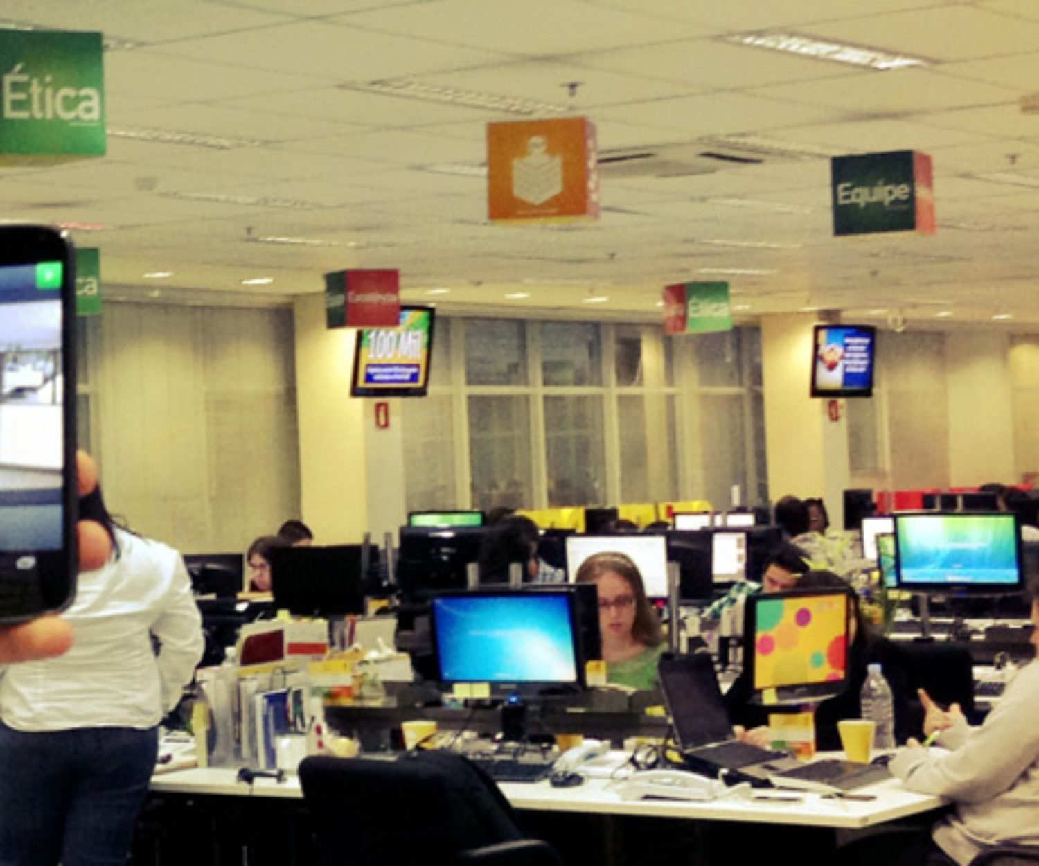 O instagram agora aceita vídeos. Como as pessoas vão utilizar essa funcionalidade? (Na foto do Bruno Milagres, cá estou filmando a firma)